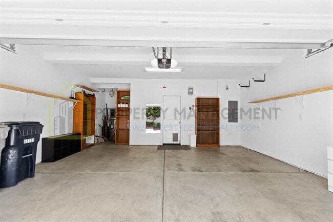 Building Photo - For Rent: Stylish 3-Bedroom Townhouse with...