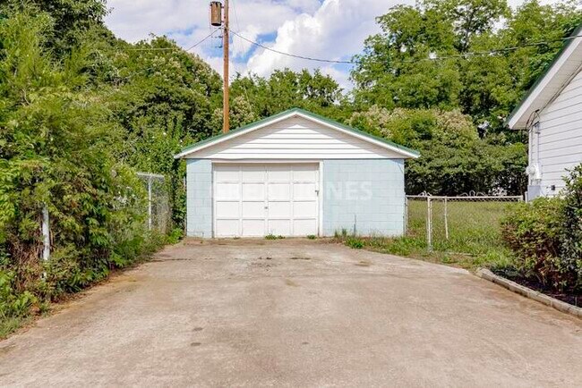 Building Photo - NOW OFFERING HALF OFF FIRST FULL MONTH IF ...