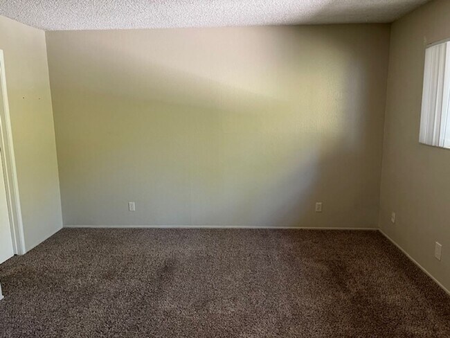 Building Photo - 3 bedroom 1.5 bathroom condo in Davis