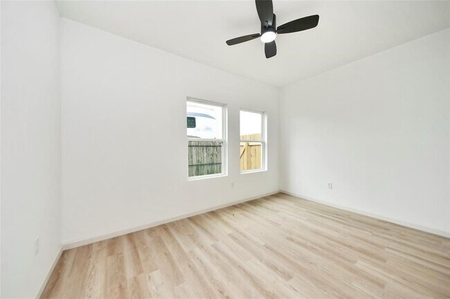 Building Photo - 600 Rd 5105