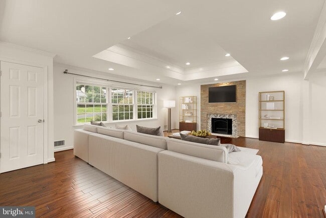 Building Photo - 6203 Hardy Dr