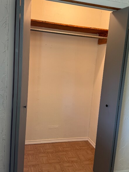Building Photo - 10021 Northview Dr