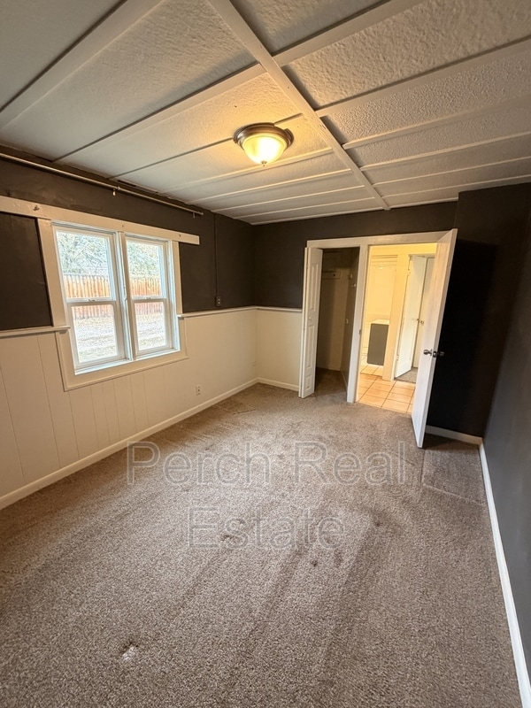 Building Photo - 107 S Kendall St