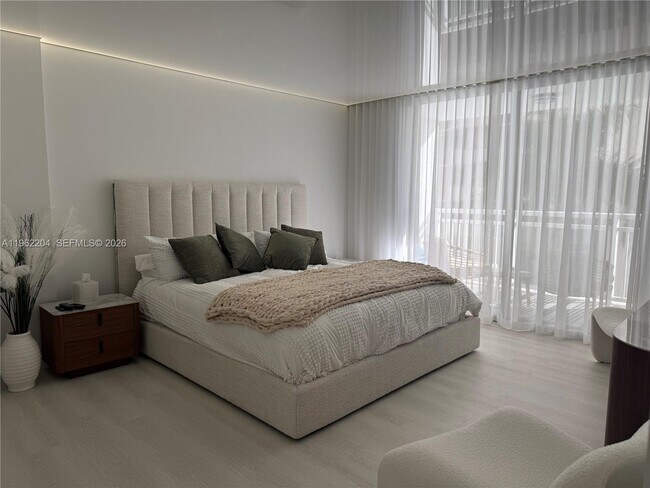 Building Photo - 1849 S Ocean Dr