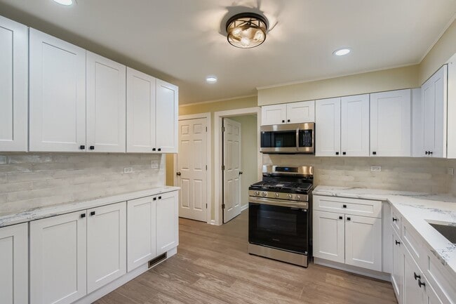 Building Photo - 14827 Kenneth Ave