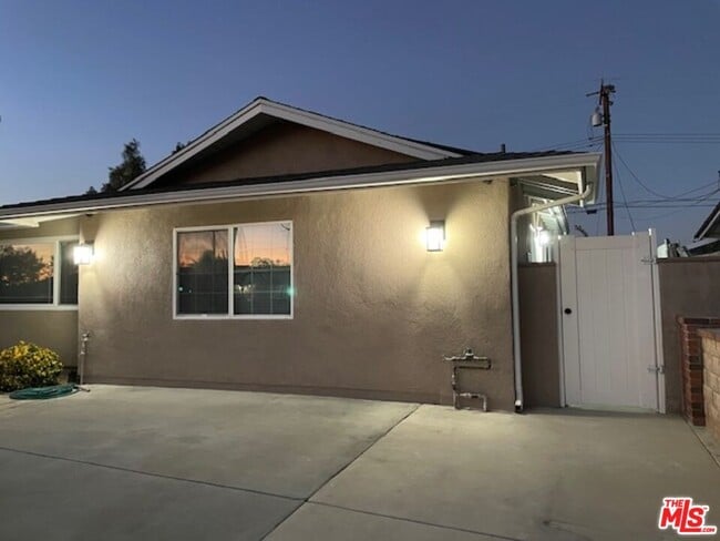 Building Photo - 2615 Elizondo Ave