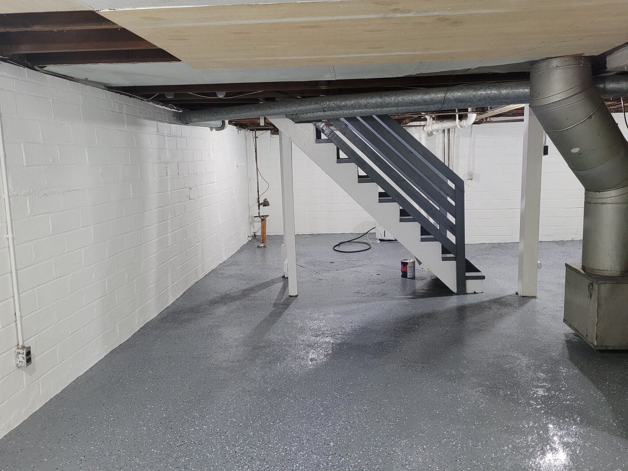 Basement - 530 W 10th St N