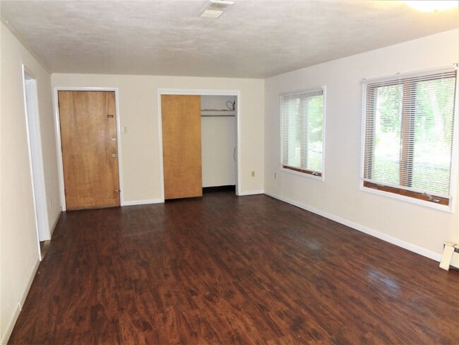 Building Photo - 2 Bed, 2 Bath On Campus.  PRICE REDUCED