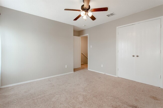 Building Photo - 2700 Peach Dr