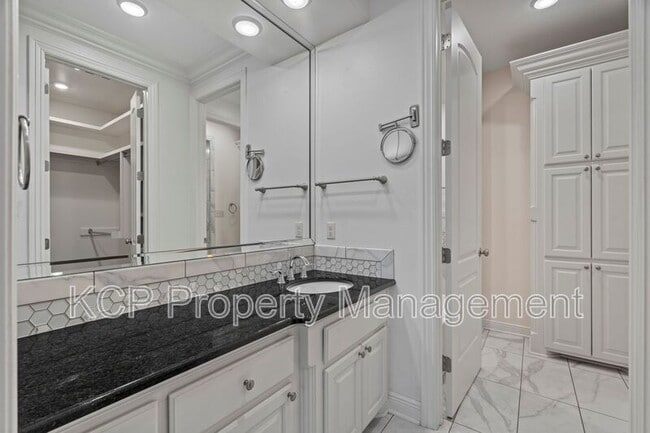 Building Photo - 17 Jeffrey Way