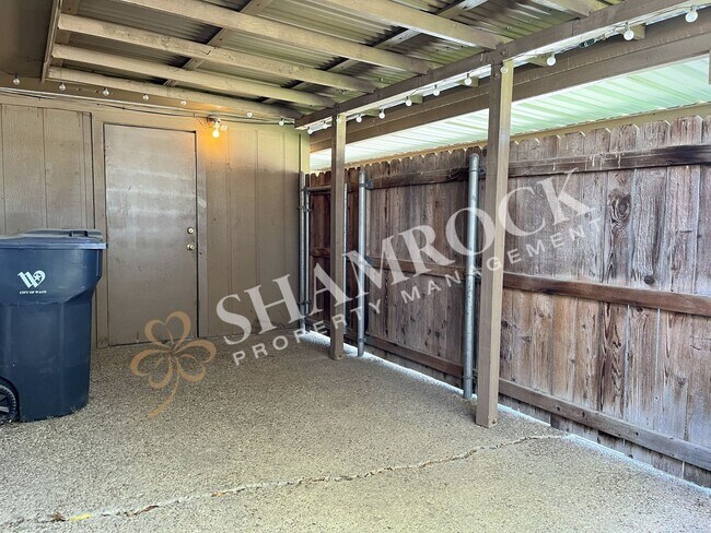 Building Photo - Richland Mall Area Duplex