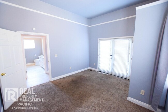 Building Photo - Renovated 5BR Home with Parking & Outdoor ...