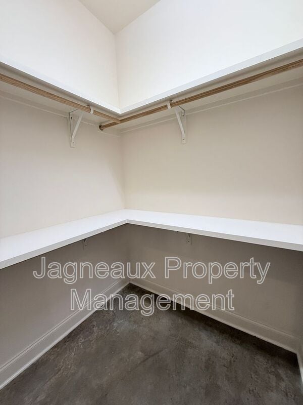 Building Photo - 119 Shallowford Dr