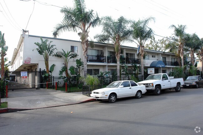 Building Photo - Las Palmas Terrace