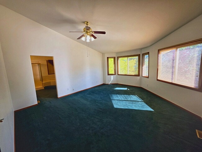 Building Photo - 5 Bedroom/ 4 Bath Two-Story in Governors Place