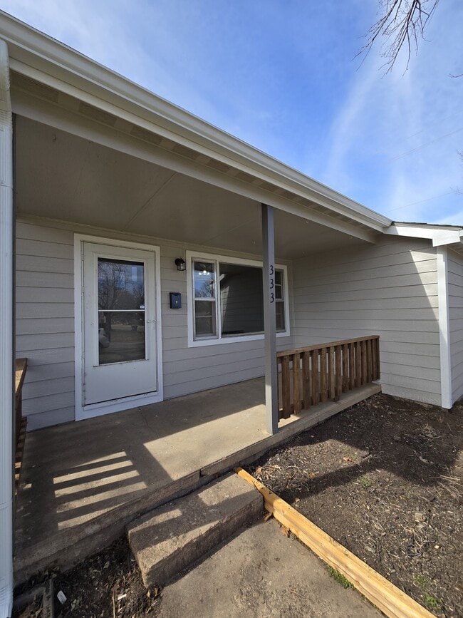 Building Photo - 333 N Colby Ave