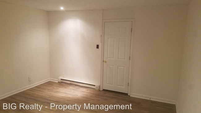 Building Photo - 107 King St