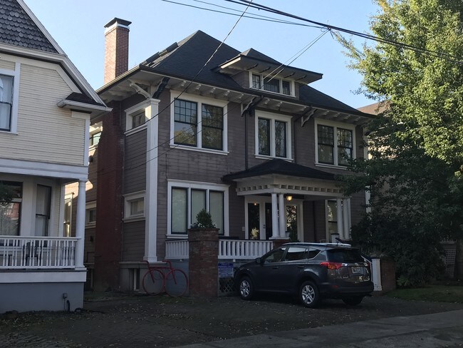 Primary Photo - 2334 NW Kearney St