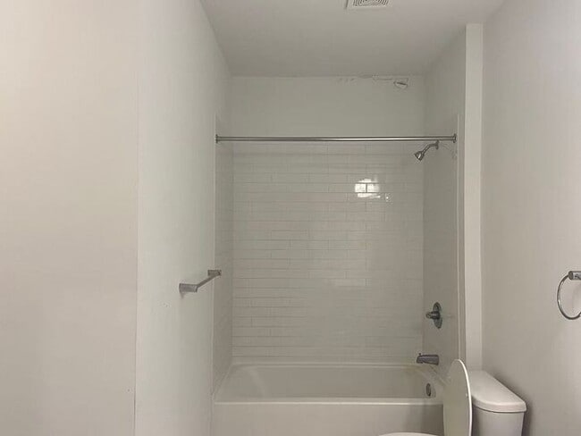 Building Photo - 525 Parkway Dr NE