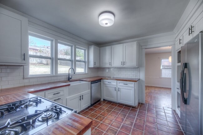 Building Photo - 1223 E 31st St