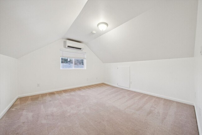 Building Photo - Beautiful Hillsdale 4 BR, 2 BA home