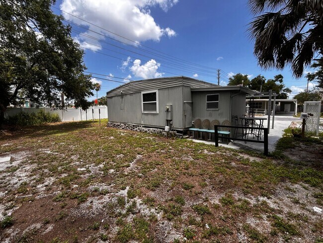 Building Photo - 2291 E Bay Dr