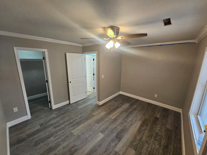 Primary Photo - 2726 Highland Cir