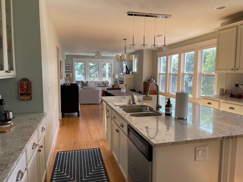 Kitchen - 2547 S Shore Dr