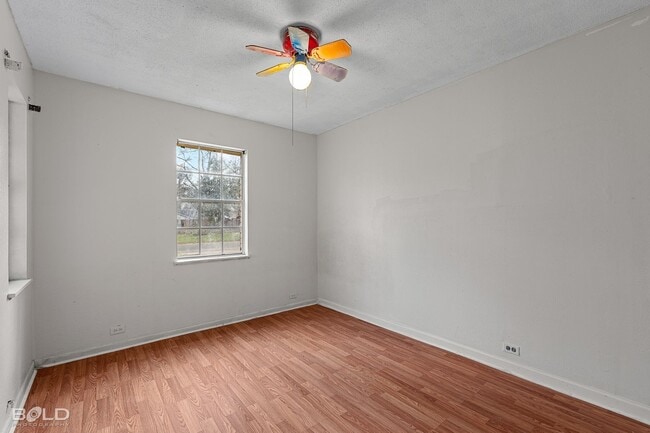 Building Photo - 1136 N Southland Park Dr