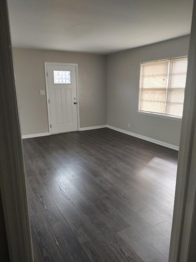 Building Photo - 2408 Whitesburg Dr