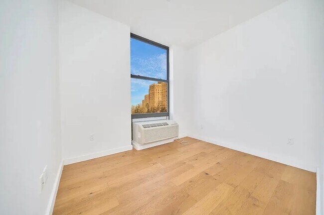 Building Photo - Second Avenue