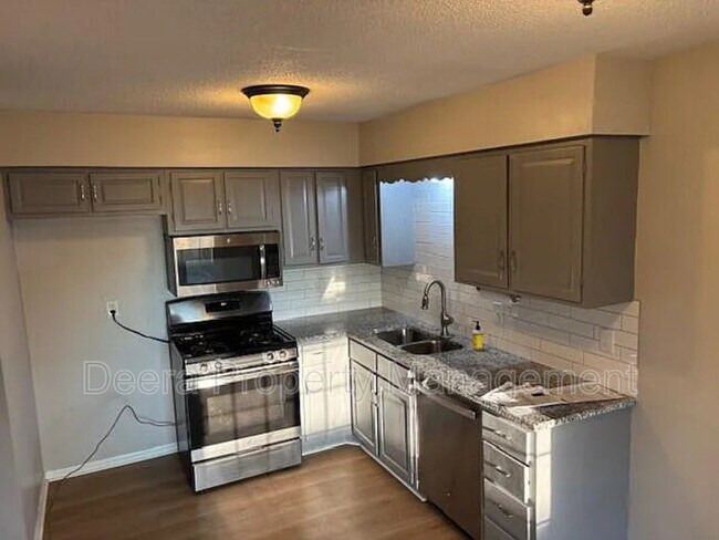 Building Photo - 9616 Hadley Dr