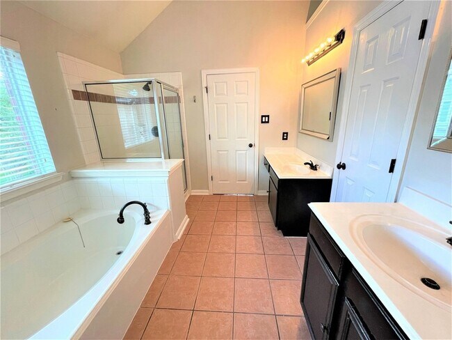 Building Photo - 16407 Stone Prairie Dr