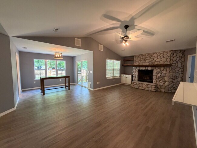 Building Photo - 1270 Skyview Dr