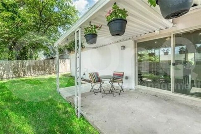 Building Photo - 2917 Shenandoah Dr