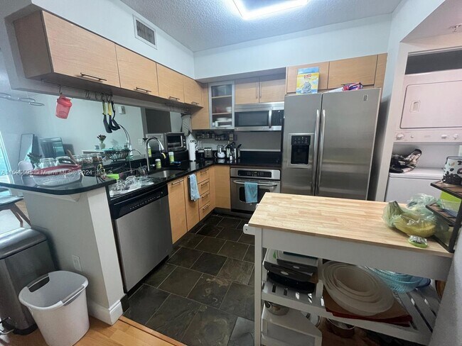 Building Photo - 31 Southeast 5th Street Apt #2310, Miami, ...