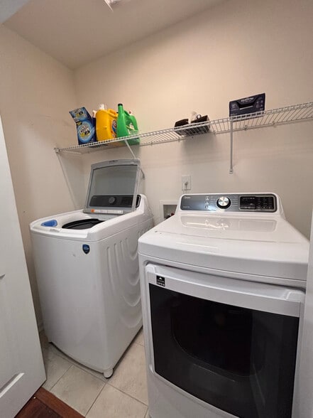 Building Photo - 412 Vinicio Dr