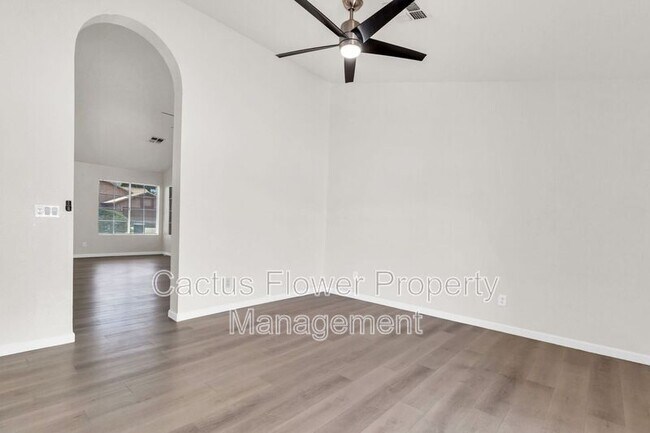 Building Photo - 1132 E Harbor View Dr