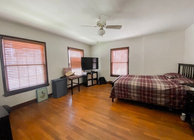 Building Photo - 1815 Laramie St