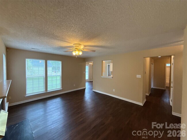 Building Photo - 7037 Breeders Cup Cir