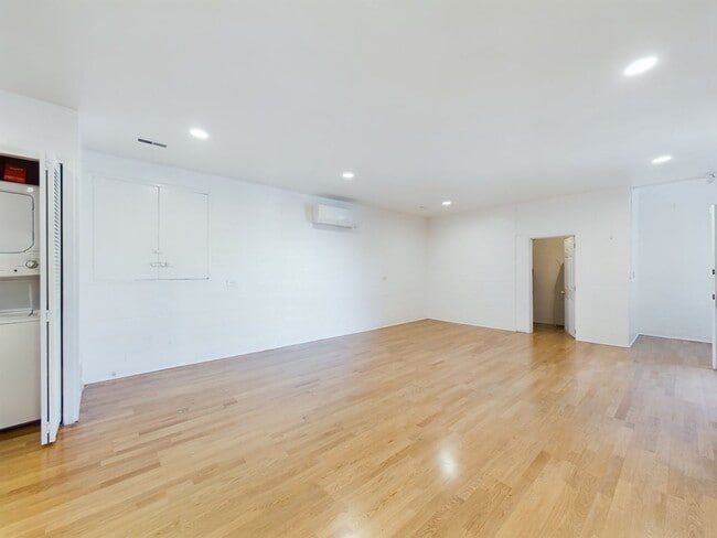 Building Photo - Beautifully remodeled studio downtown PG