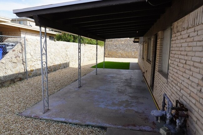 Building Photo - Beautiful Remodeled Duplex with 3 bed-1.5 bath in 79912