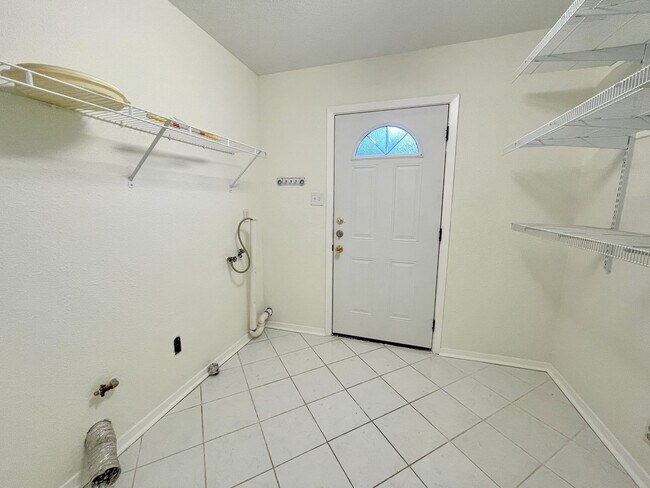 Building Photo - 5040 Raleigh Dr