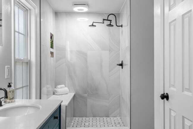 Building Photo - Forest Park