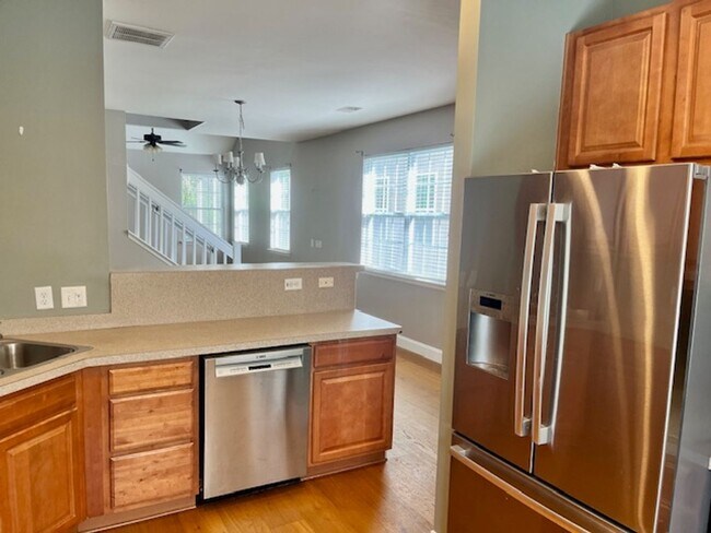 Building Photo - Spacious Move In Ready Townhome on Johns I...