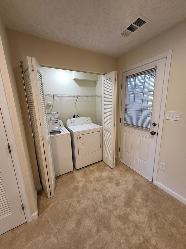 Building Photo - SPACIOUS 3-Level Townhome in Winston's Choice