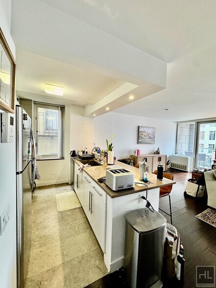 Building Photo - 37 STREET