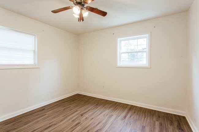 Building Photo - 255 Sunset Dr