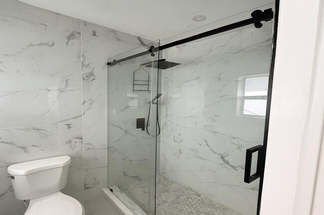 Building Photo - 1260 SW 32nd St