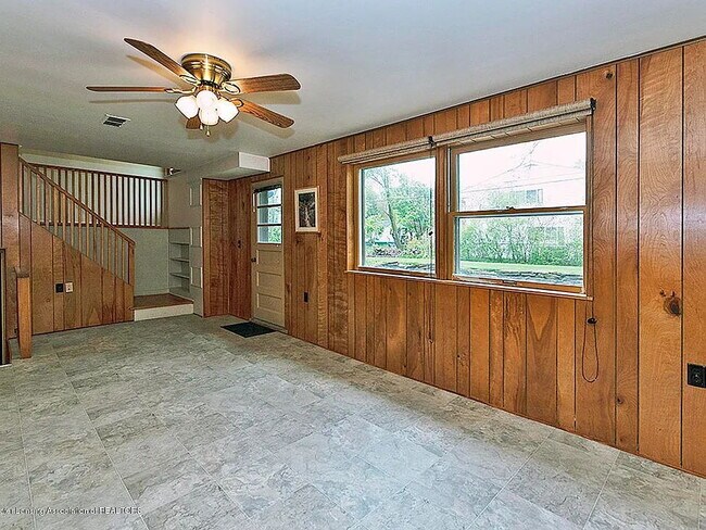 Building Photo - "Charming 3-Bed, 3-Bath Gem with Spacious 1774 Sq. Ft. in East Lansing"